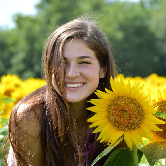 Meet your Posher, Courtney - Picture 1 of 1